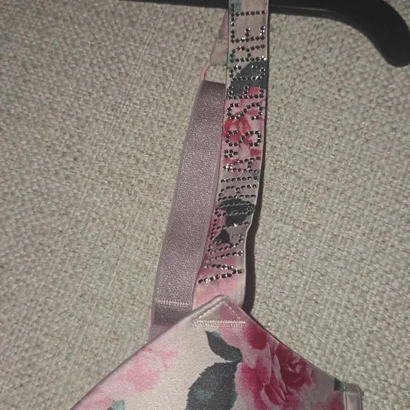 Victorias Secret Very Sexy Floral Pink Bra With Rhinestones Details On The Strap - Picture 2 of 5